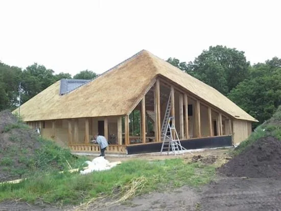 Nieuw dak op Ceremoniegebouw in Alphen-Chaam